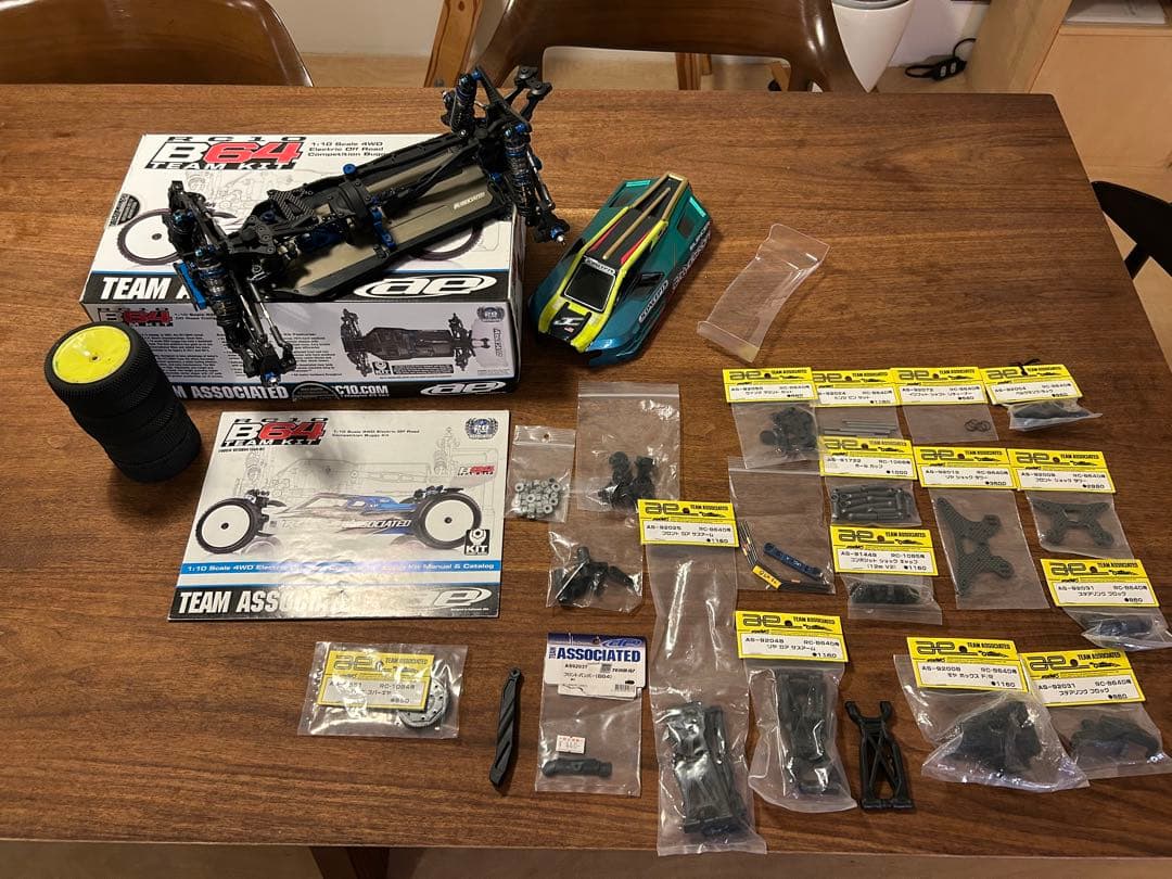 Associated B64 4WD バギー　アソシエイテッド　ラジコン