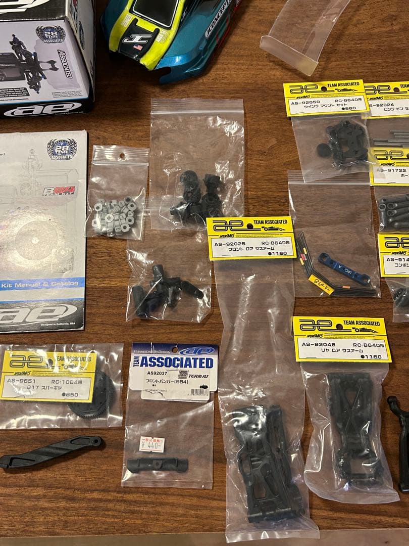 Associated B64 4WD バギー　アソシエイテッド　ラジコン