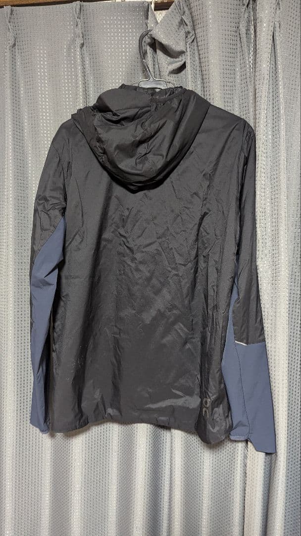 【値下げ】On オン インシュレータージャケット ブラック フード付き