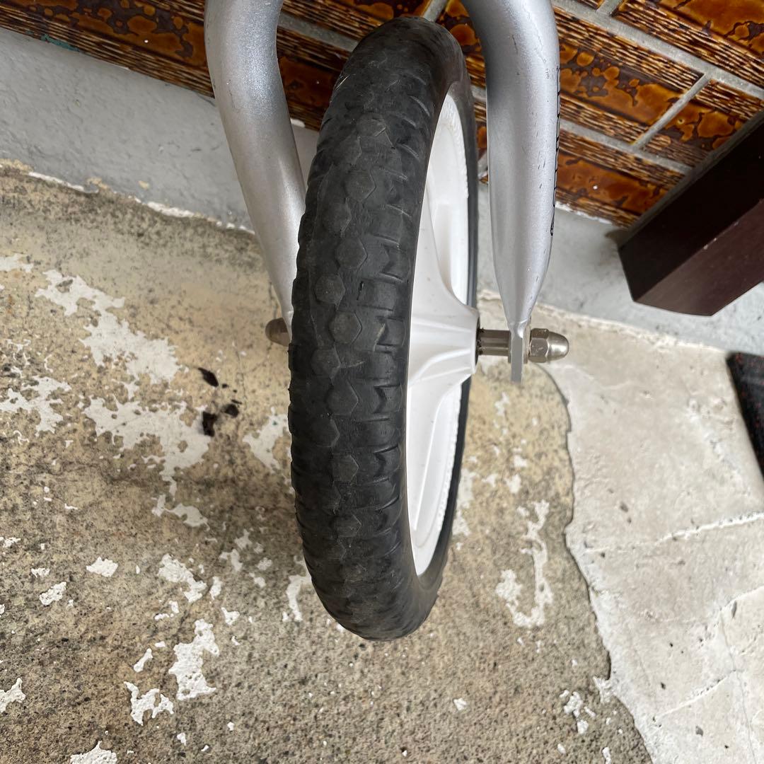 中古　STRIDER PROバランスバイク 12インチ シルバー　軽量！