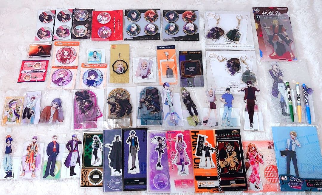 大特価 大人気 アニメ グッズ アクリルスタンド 缶バッジ紙類雑貨大量まとめ売り