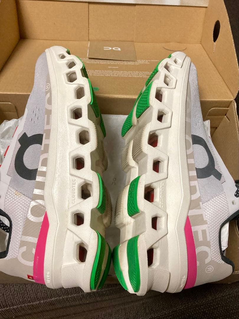 ランニングシューズ【ON】サイズ24