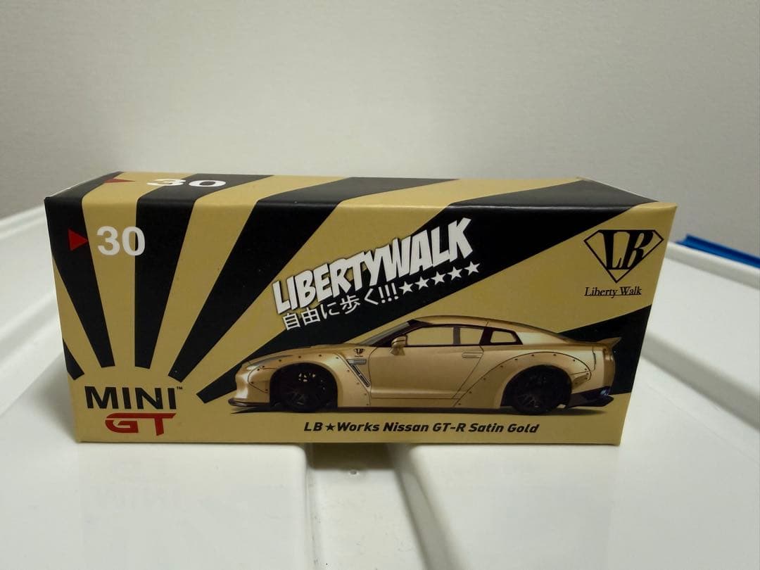 ミニカー LB *Works Nissan GT-R Satin Gold