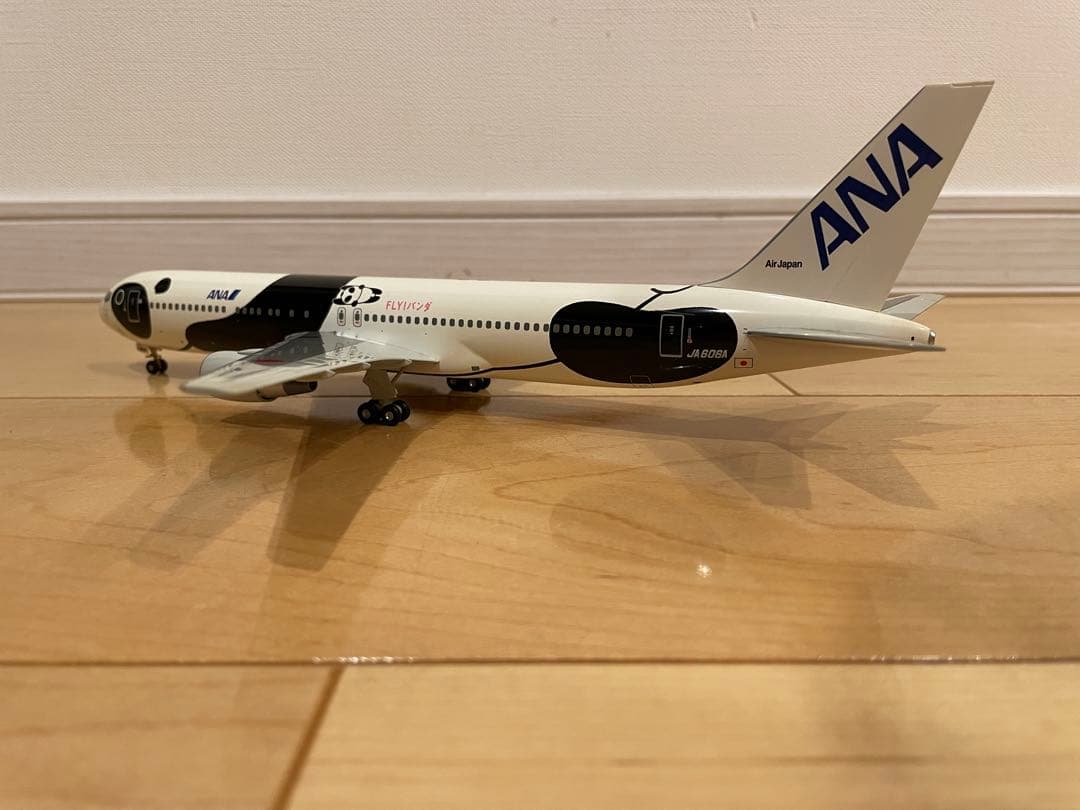 ANA ボーイング767-300ER 特別塗装モデル 1/200