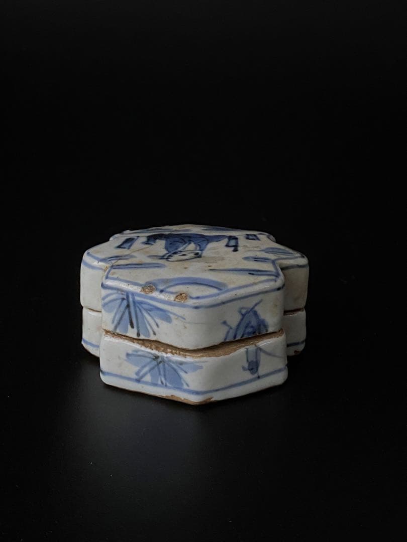 染付 松皮菱香合 型物