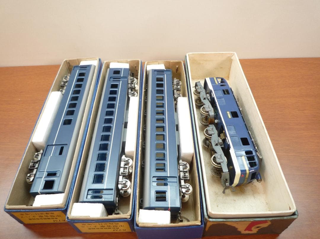 KTM　HOゲージ　鉄道模型　ED5861 電気機関車と客車セット