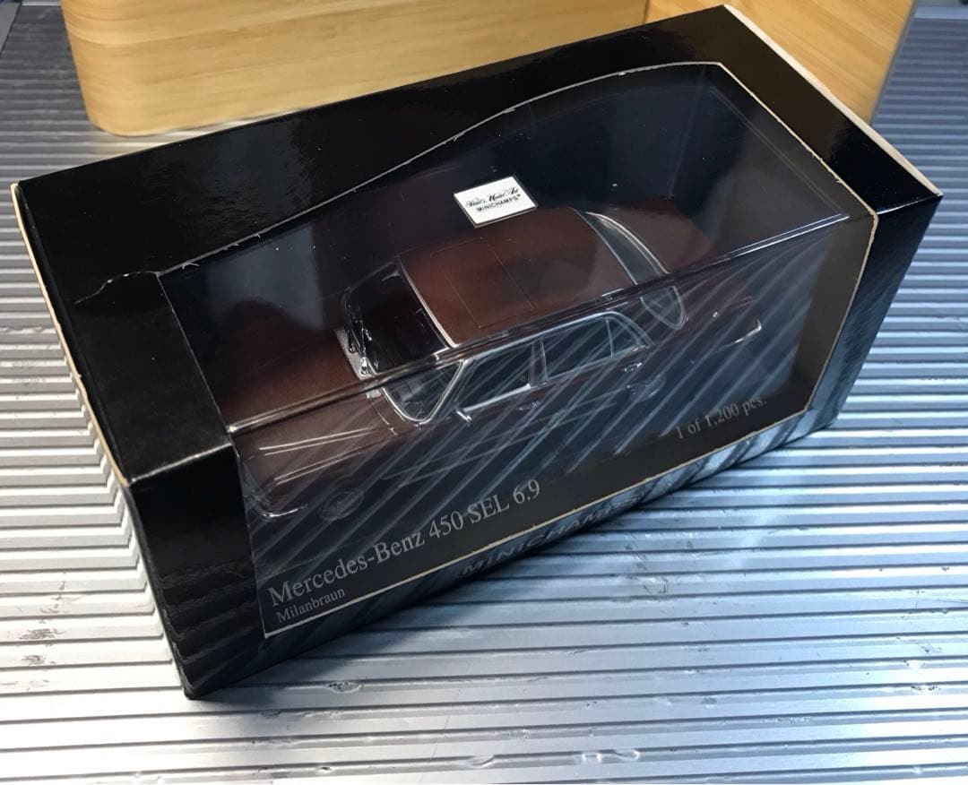 ミニカー Mercedes-Benz 450 SEL 6.9 1/43