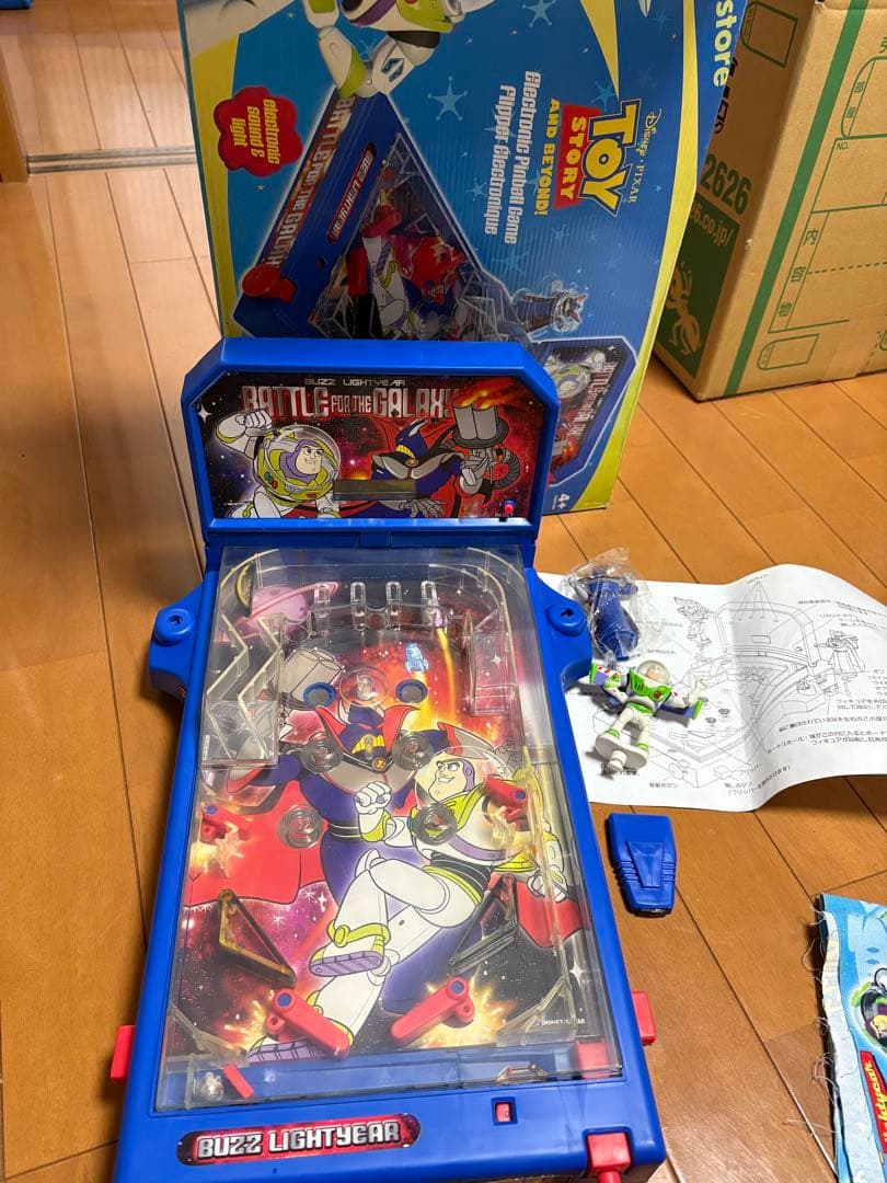 トイストーリー　バズライトイヤー ピンボール 時計 ハギレ等　まとめて