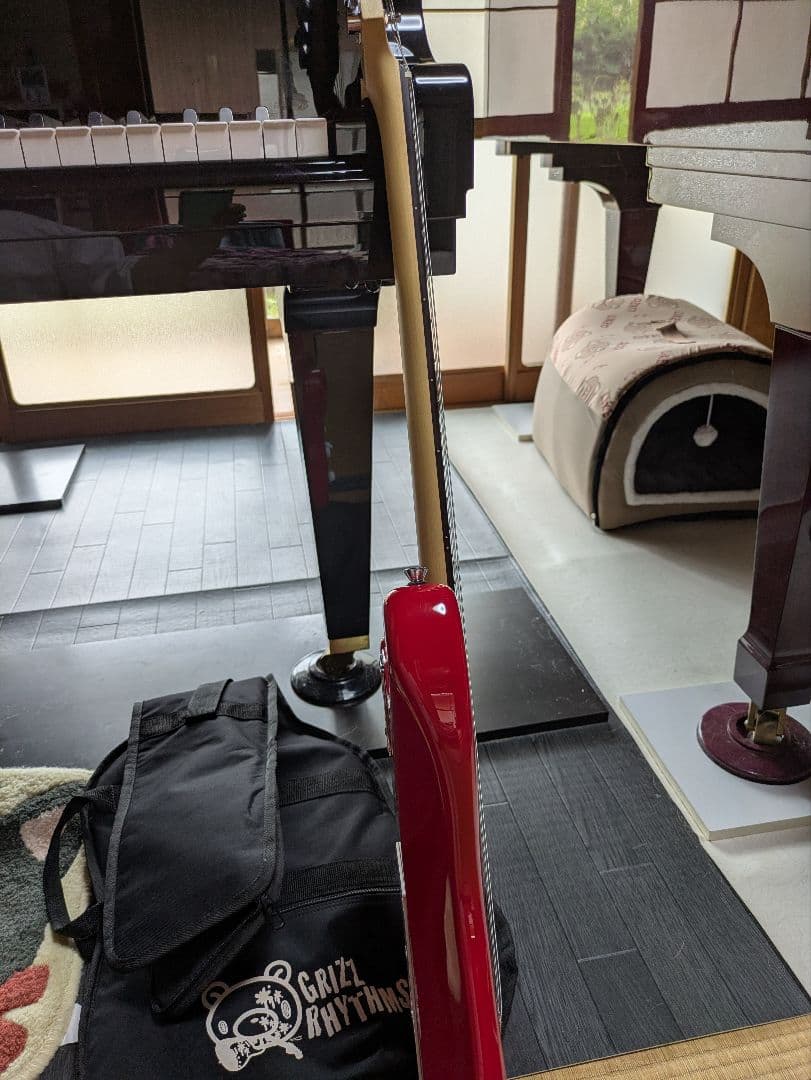 いたずらぐまのグルーミー　レッド エレキギター 　美品