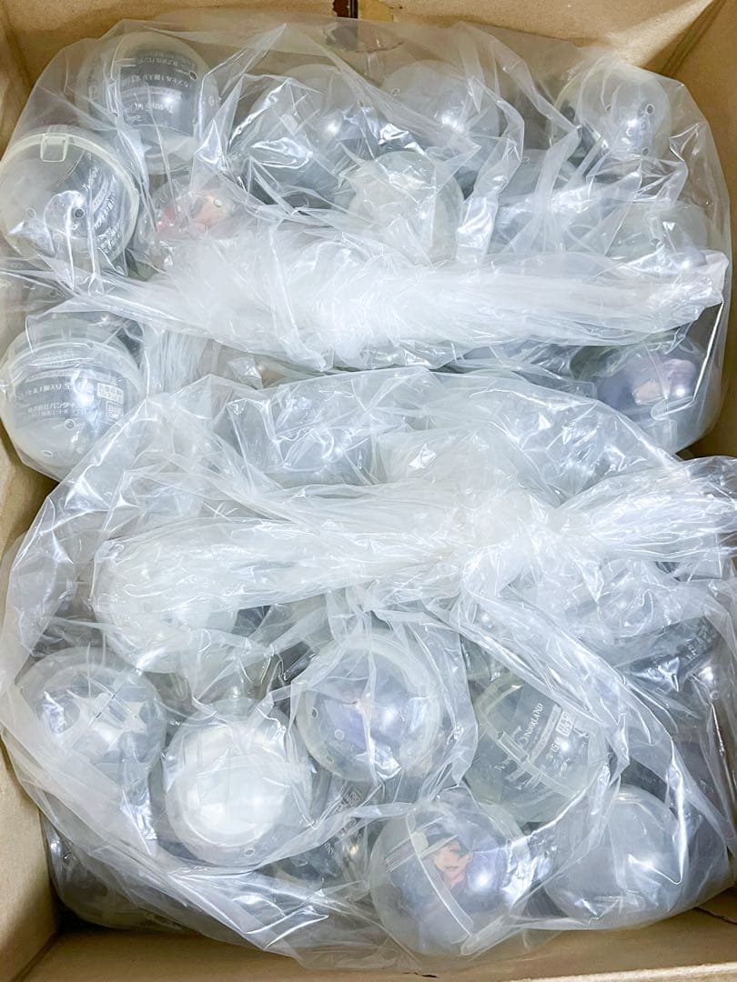 ツイステッドワンダーランド　カプセル缶バッジコレクション　カプ缶　ラメ缶　ホロ缶