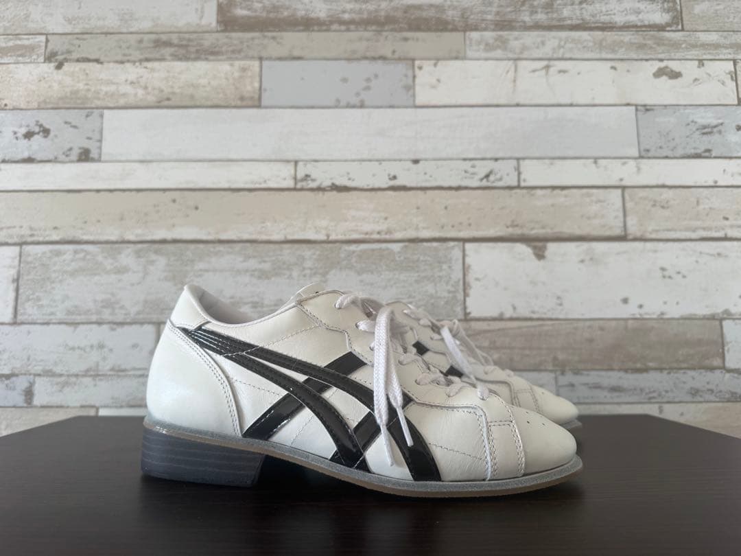 【超美品】レア白　ASICS アシックス　リフティングシューズ 24.5CM