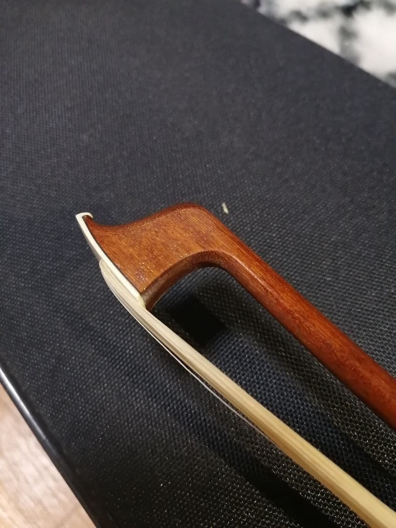 ヴァイオリン　弓　(a german violin bow)