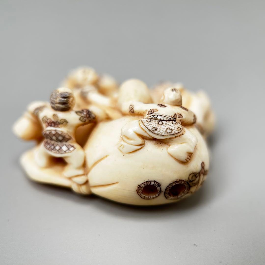 釈迦と子供たちの彫刻極上　根付　天然素材アンティーク骨董飾り物古美術置物細密細工