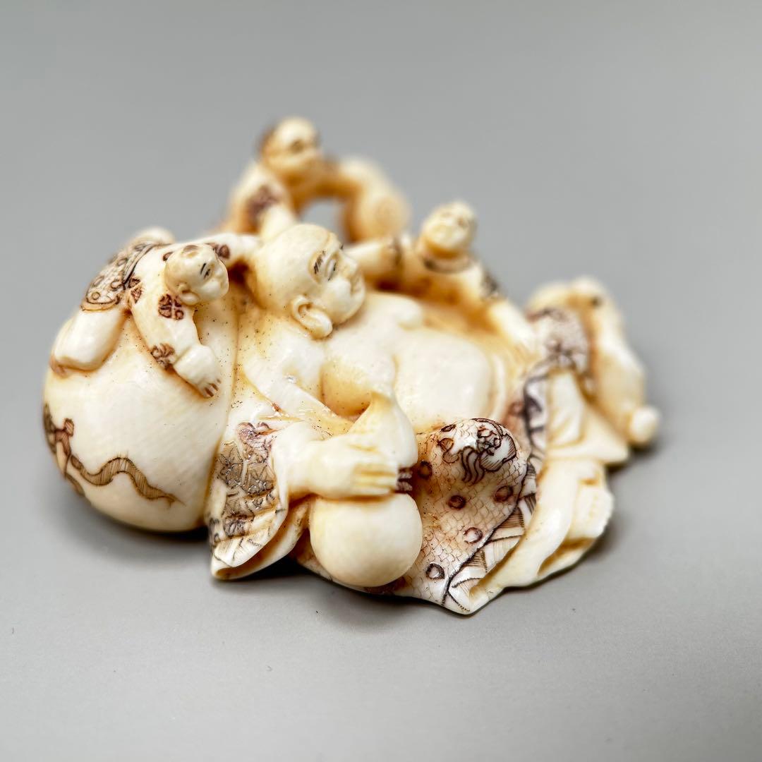 釈迦と子供たちの彫刻極上　根付　天然素材アンティーク骨董飾り物古美術置物細密細工