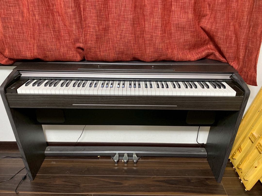 カシオの電子ピアノ　Privia PX-720