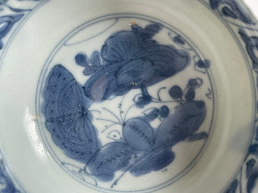 骨董　アンティーク　古染付　蝶々文　小皿　盃　酒器　平盃　中国骨董　古陶磁　豆皿