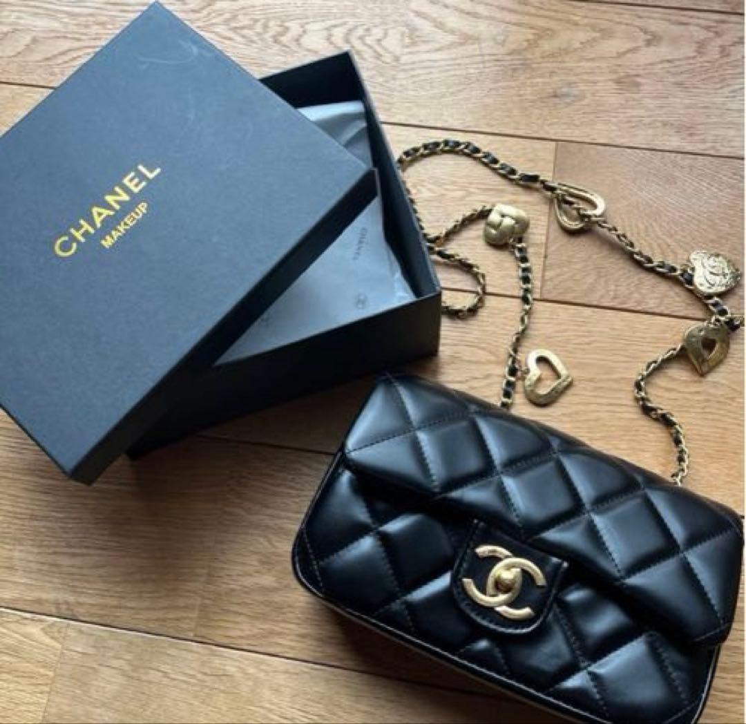 CHANEL キルティングショルダーバッグ　ハートチェーン　ノベルティー