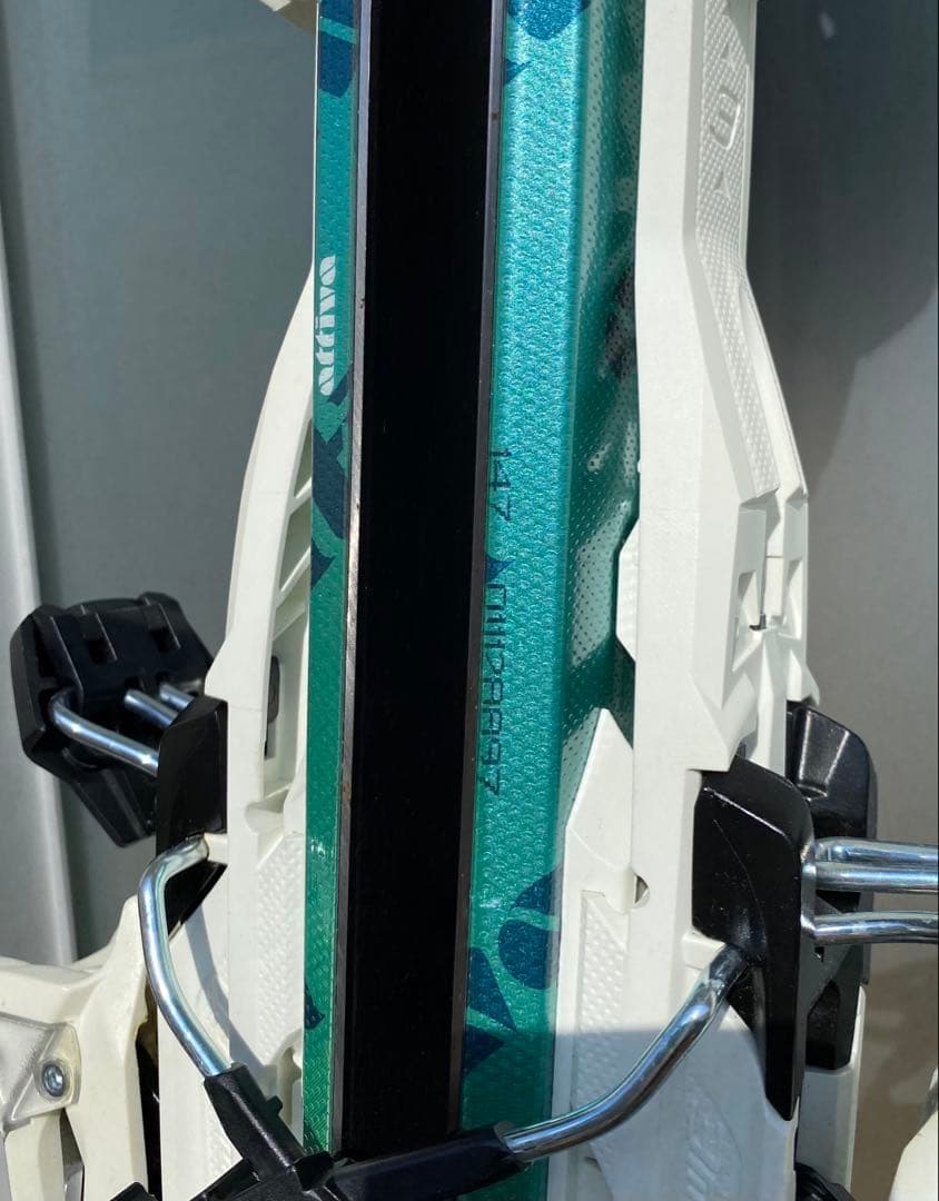 Völkl のスキーとHEADのスキー靴のセットレディース用（ストック付き）