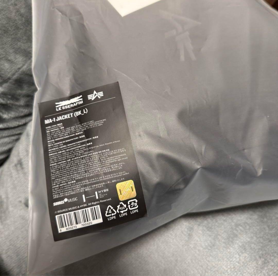 LE SSERAFIM x Alpha Industries コラボジャケット