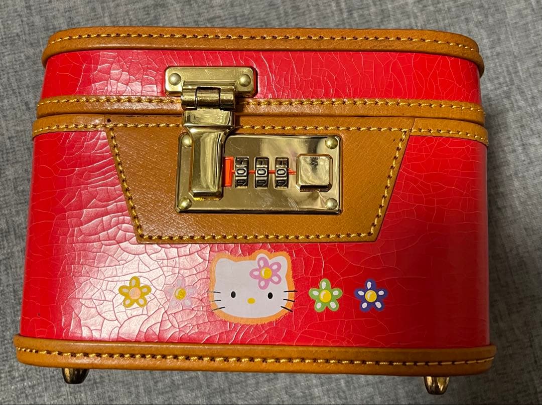 ハローキティ　バニティバッグ　ポーチ　サンリオ　激レア‼️　レトロ　1998年製