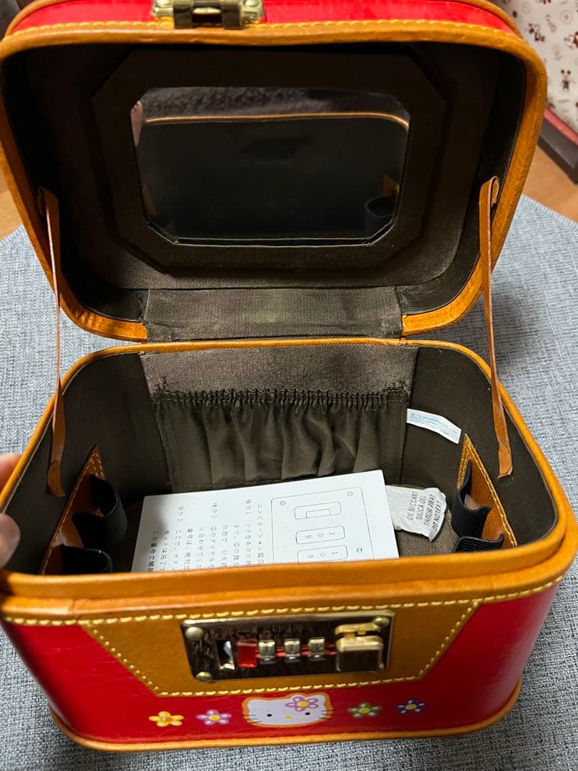 ハローキティ　バニティバッグ　ポーチ　サンリオ　激レア‼️　レトロ　1998年製