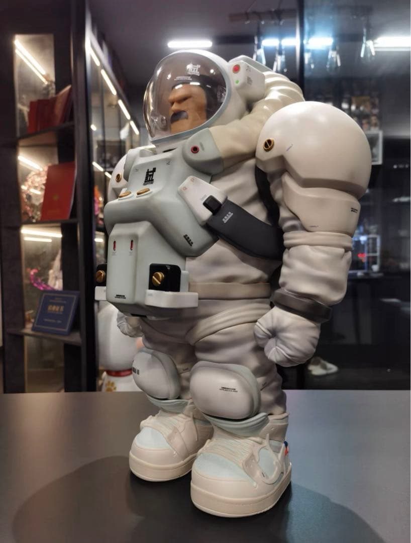 ローフール・パイオニア　第１弾　先駆者　発光　フィギュア　アートトイ//ZCWO