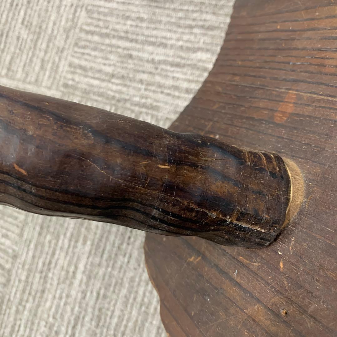 木製彫刻椅子3本脚