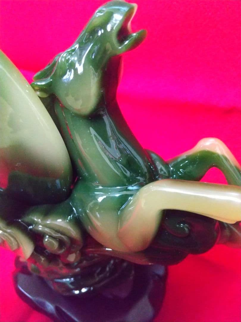 美しい馬の置物　翡翠っぽい　彫刻品　骨董品　美術品　芸術品