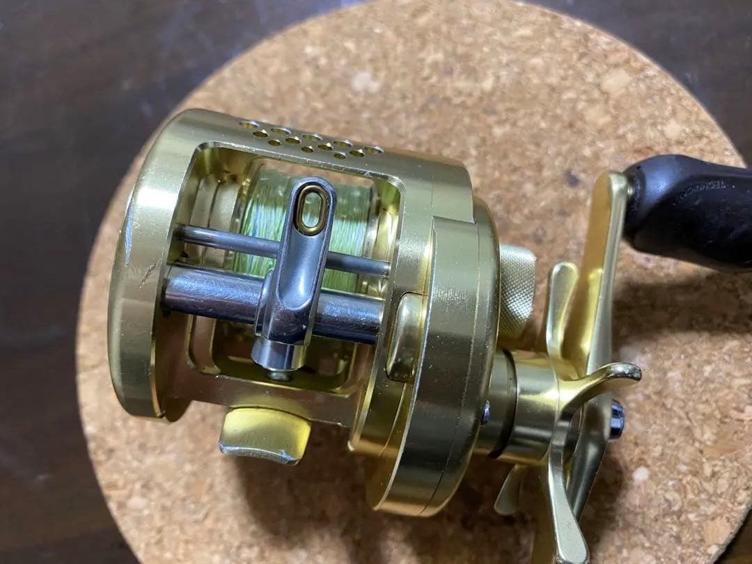 シマノ　カルカッタコンクエスト201 左巻き