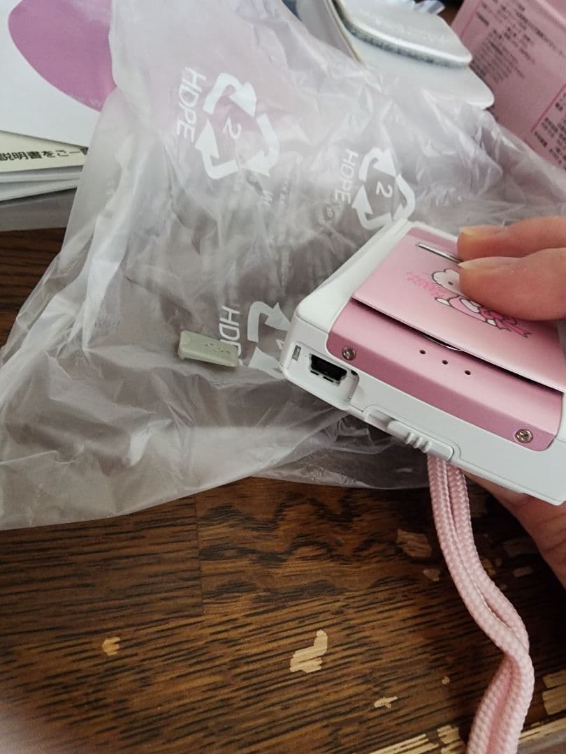 サンリオ キティ AVOX デジカメ 未使用品 SDカード対応