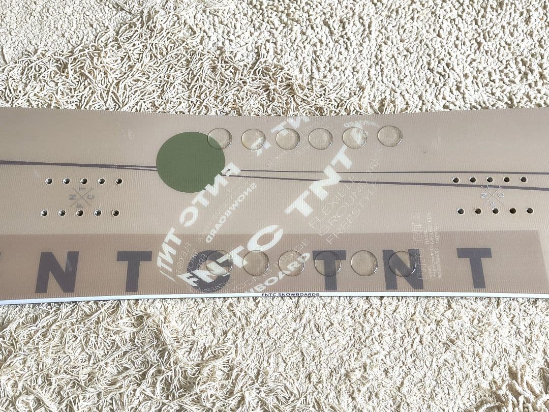 FNTC TNT R 24-25 143cm ベージュ　グラトリ　スノボ
