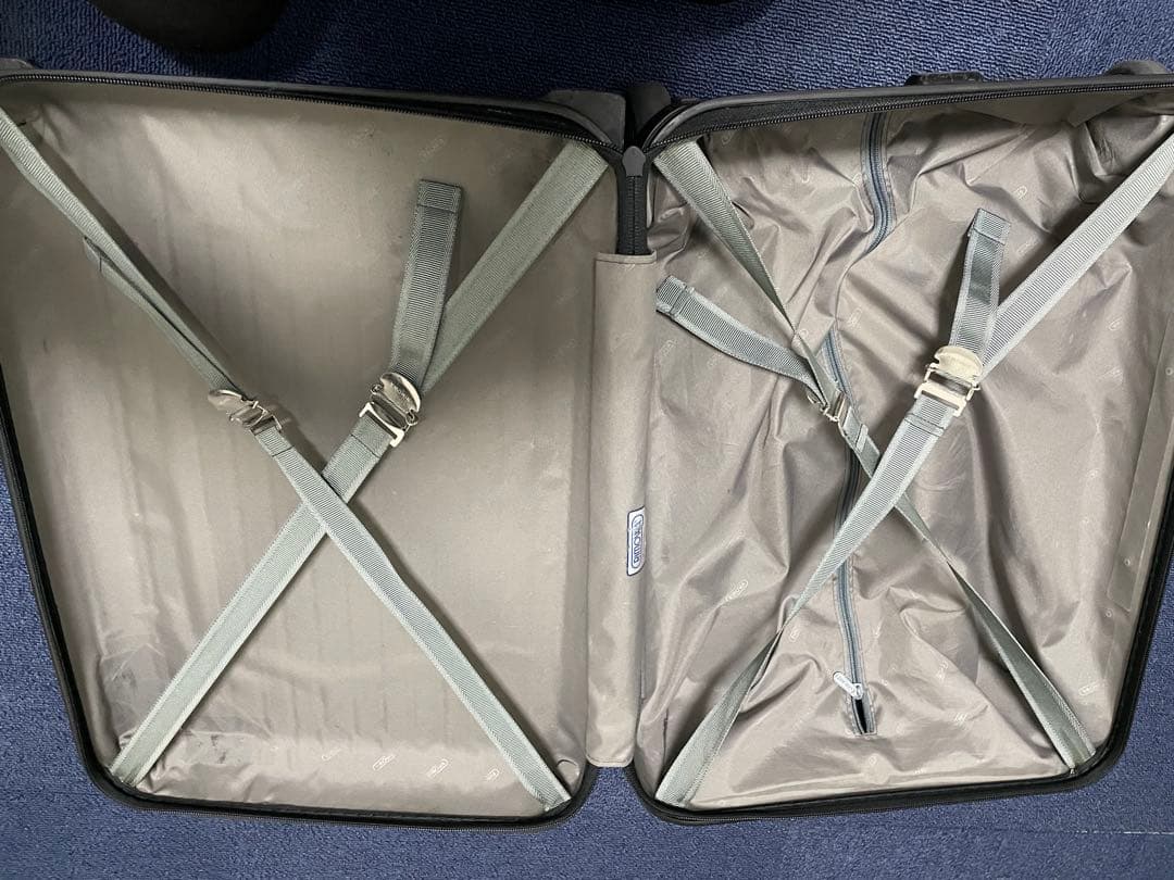 RIMOWA シルバー キャリーケース　機内持ち込み　2輪