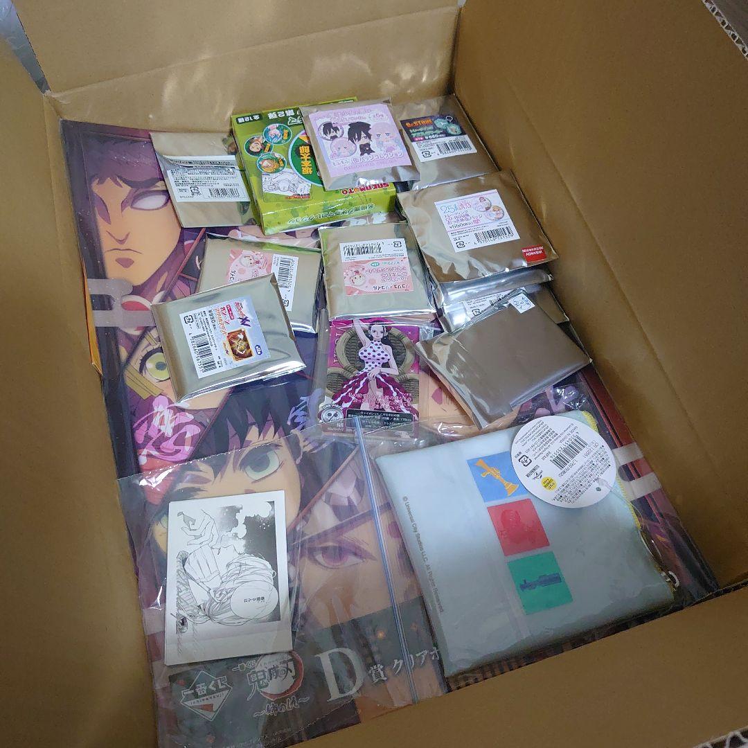 アニメグッズ ノンジャンル 大量 まとめ売り アクスタ 缶バッジ マスコット 他