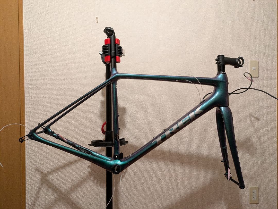 今月いっぱいで一旦終了予定Trek ÉMONDA SL 5ディスクフレームセット