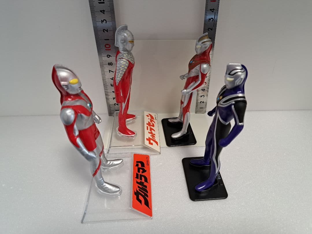 バンダイ「ベストウルトラマン」シリーズ塩ビフィギュア35体