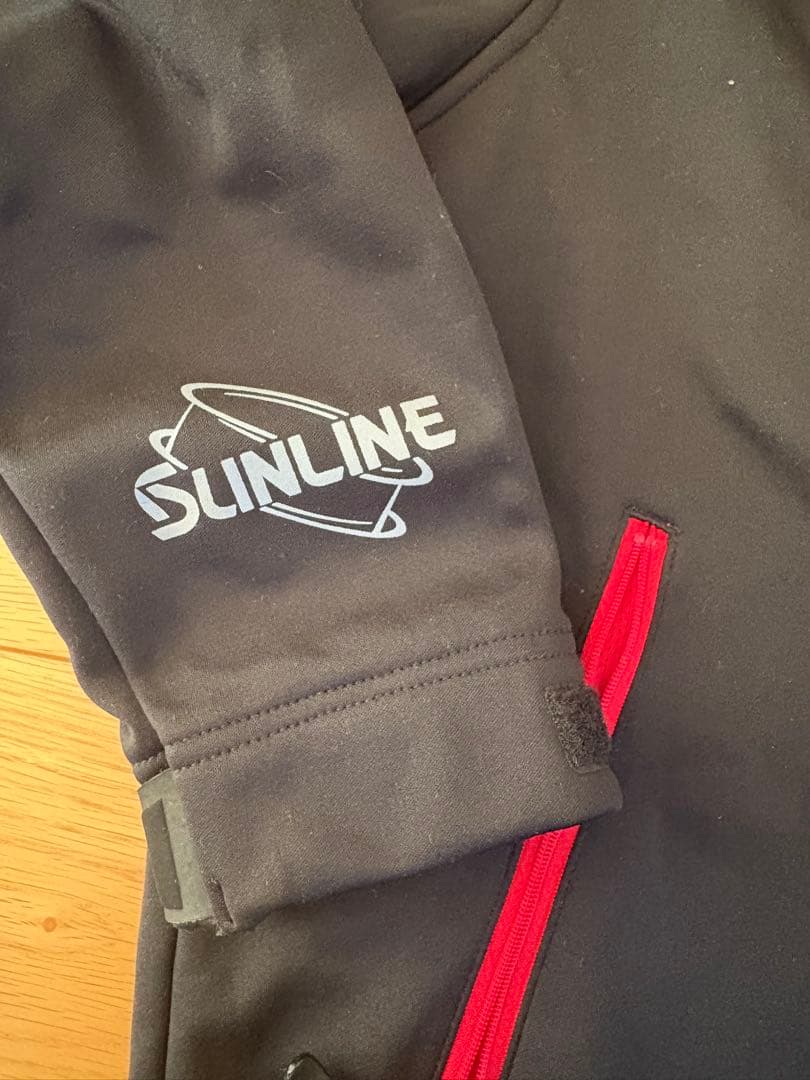 SUNLINE フード付きパーカー ブラック/レッド