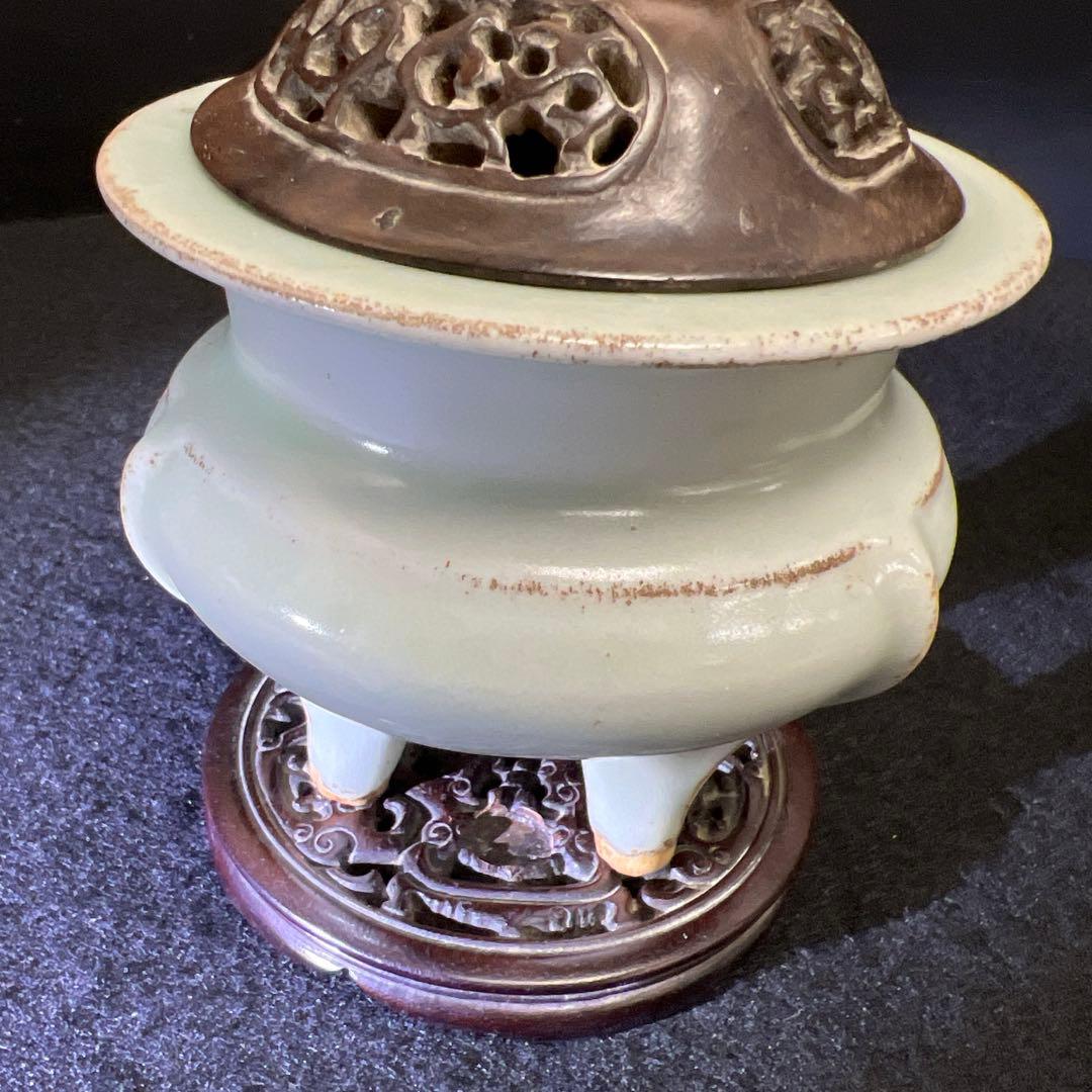 中国明時代　龍泉窯　白砡摘唐木台青磁香炉　木箱付　東Y8-0128☆2Fトカサ