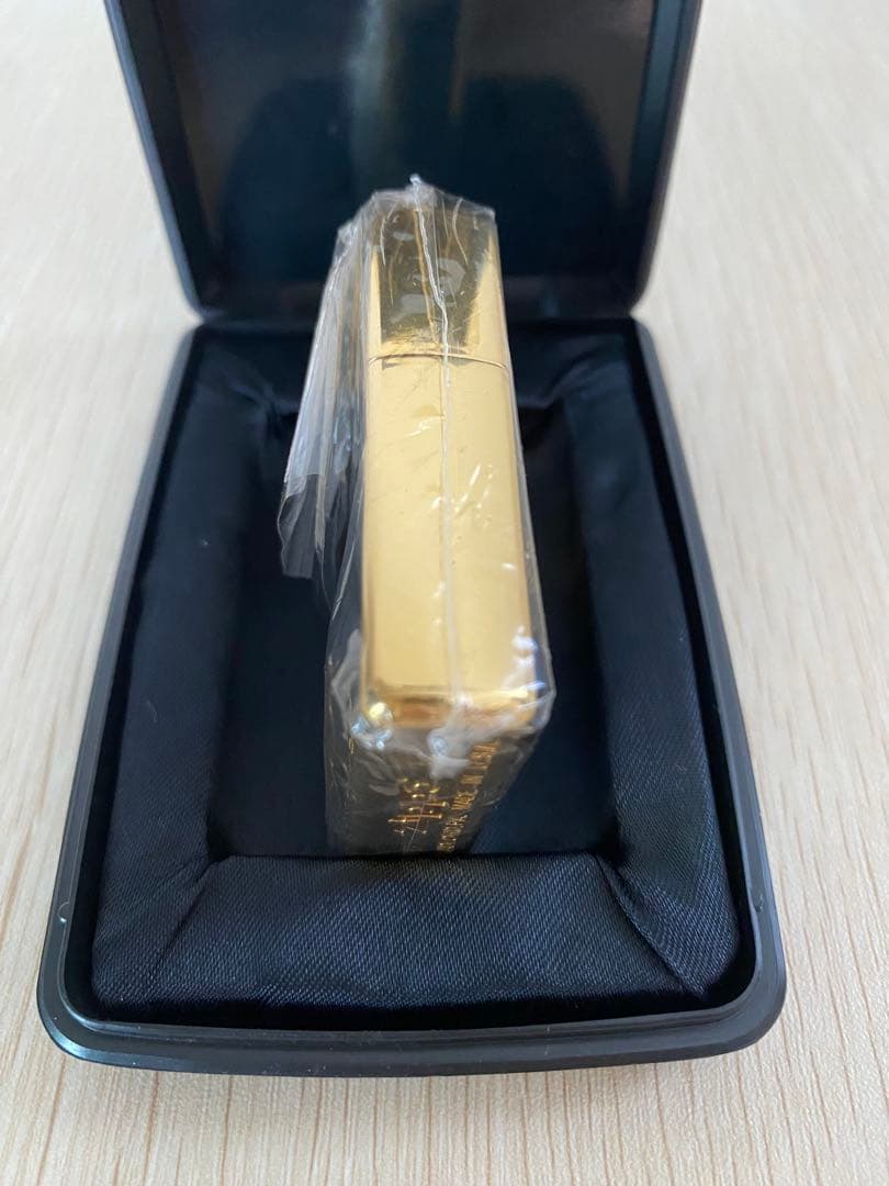 ZIPPO 2010年　ゴールド ブラック 彫刻デザイン 未使用 限定 ケース付