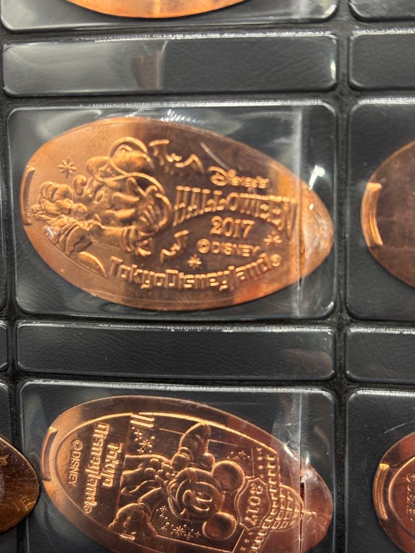 【2017東京ディズニー】ミッキーマウス メダリオン 収集コレクション ブック