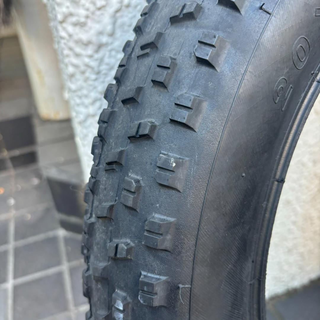 ファットタイヤ CHAOYANG 20×4.0 チューブ付き 程度良好山アリ