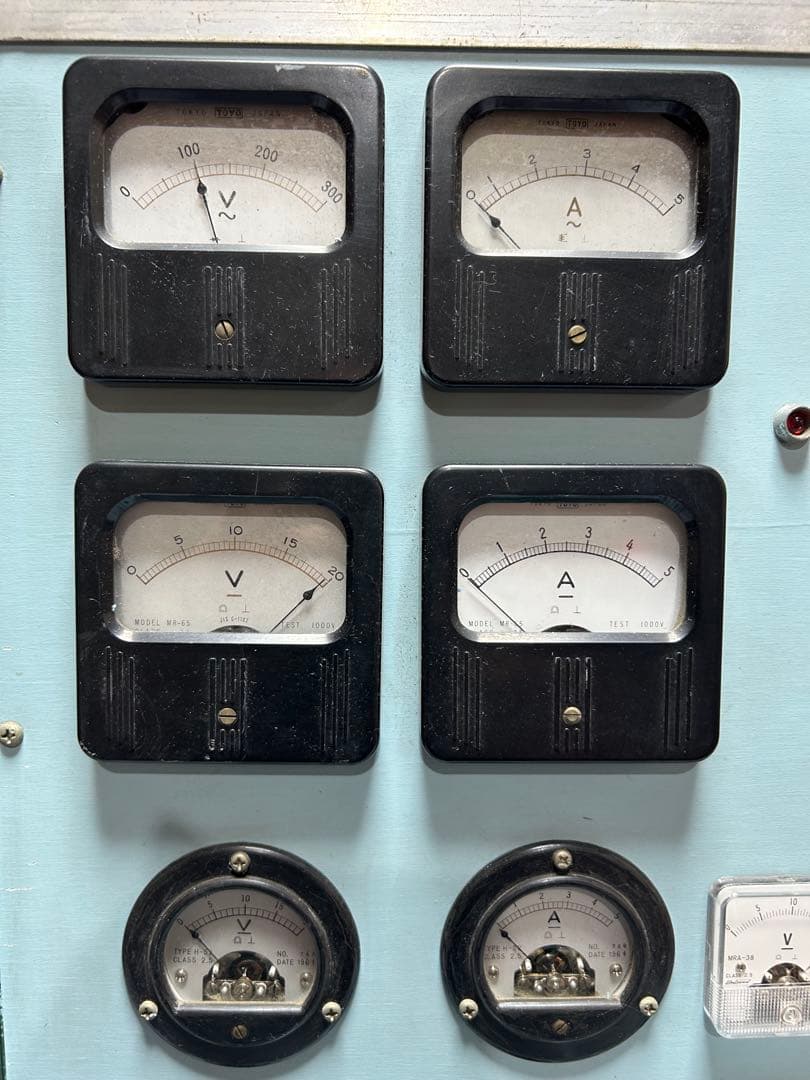 定電圧電源装置　3回路　【ジャンク】　レトロ