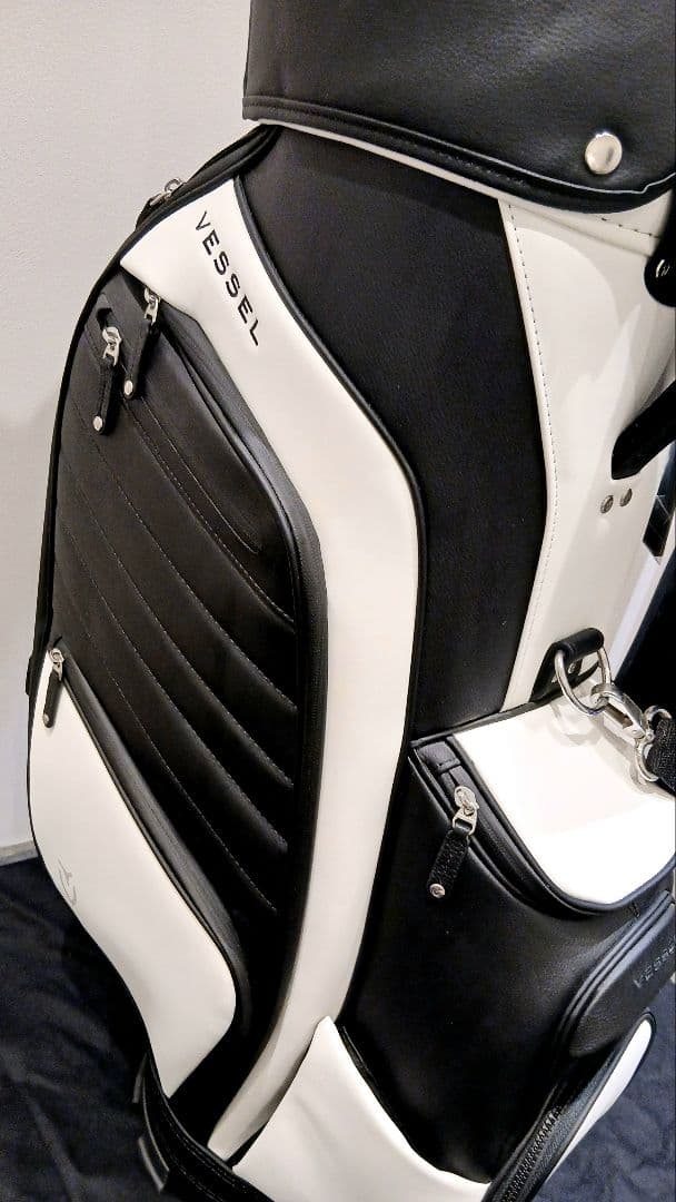 ☆VESSEL　ベゼル☆未使用品　９型キャディバッグ　APX Staff2.0