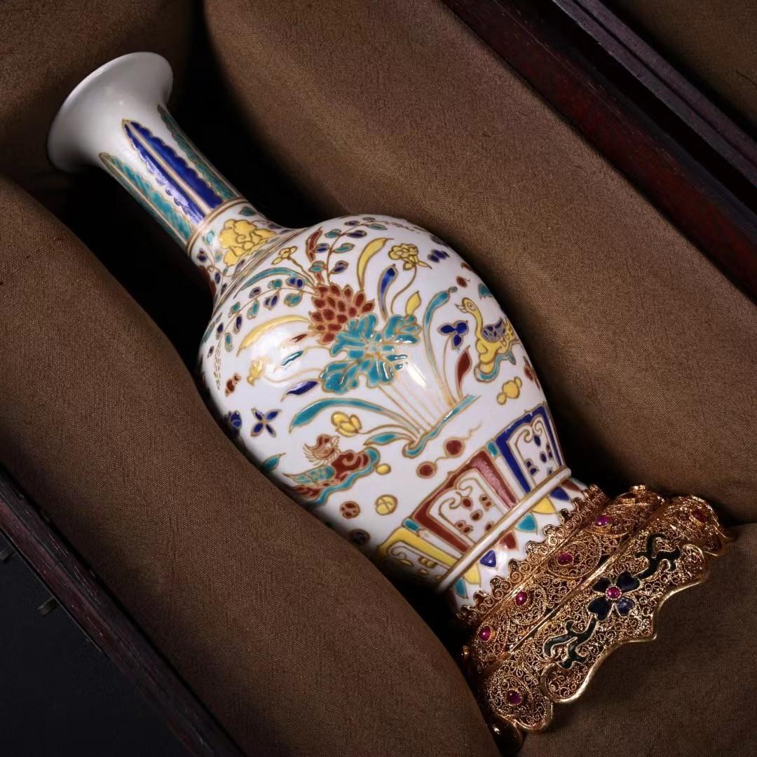 中国古美術・旧蔵粉彩陶磁器の花瓶・純銀の花飾り台座・置物・純手描き・文房具・箱付