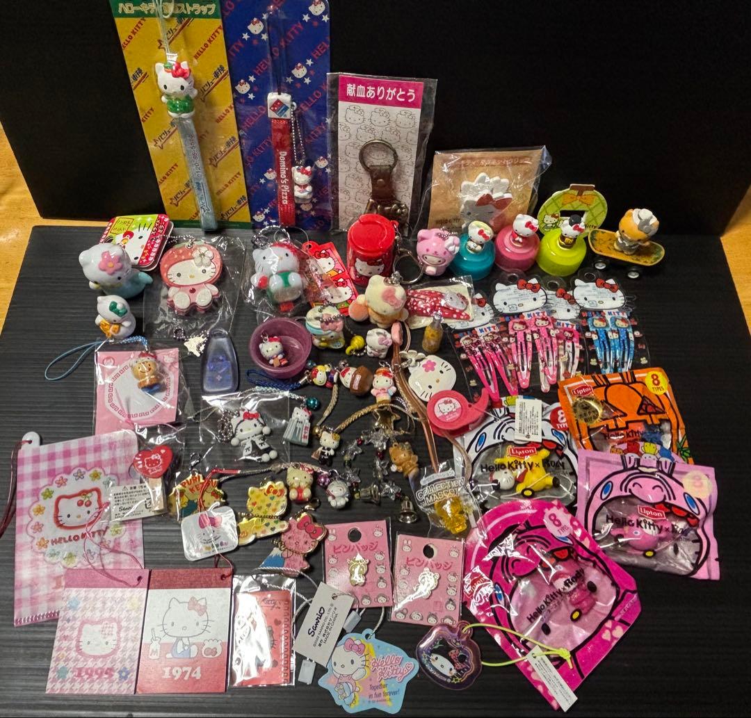 サンリオ　キティ　ストラップ　キーホルダー　ピンバッジ　他　セット
