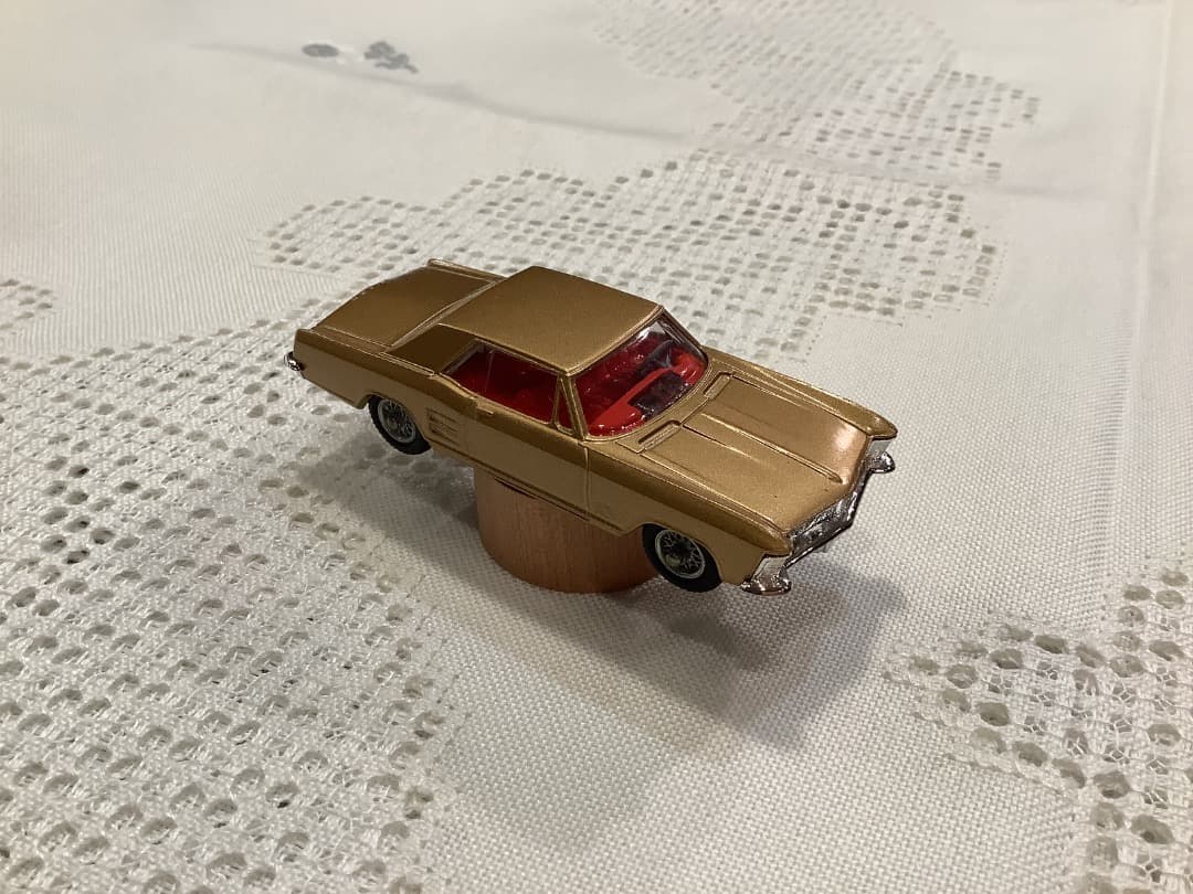 美品　コーギートイズ　BUICK RIVIERA ミニカー