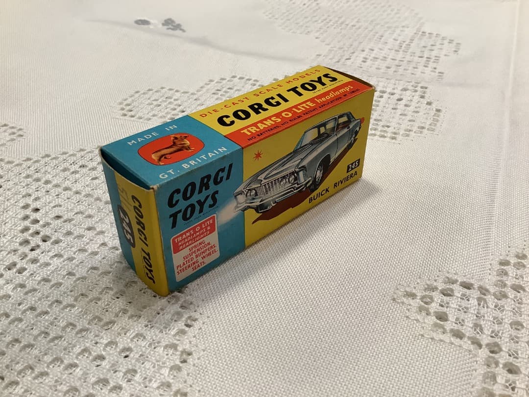 美品　コーギートイズ　BUICK RIVIERA ミニカー