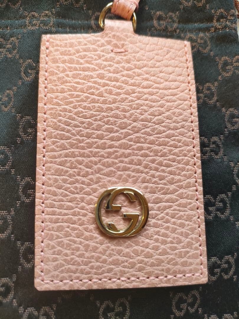 GUCCI グッチ レザー インターロッキング ネームタグ ピンク 美品