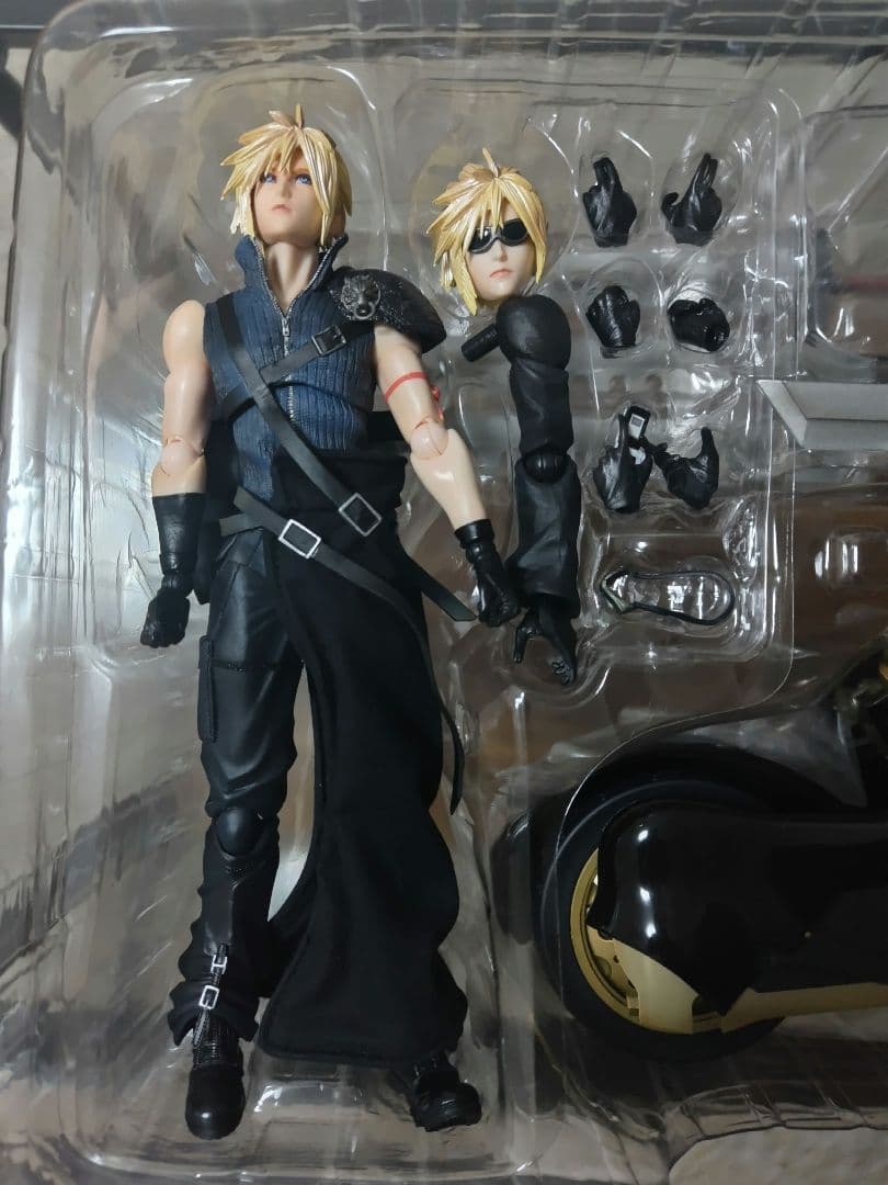 プレイアーツ改 クラウド・ストライフ&フェンリル　フィギュア【売り尽くし価格！】