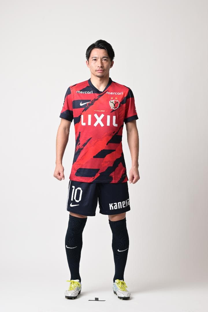 ま*ん様 柴崎 岳選手のサイン入り「25Ｊ１リーグ優勝記念Tシャツ」