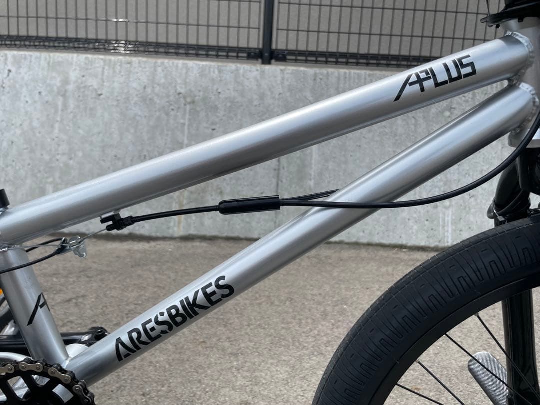 送料込み　ARES BIKES 20インチ BMXバイク